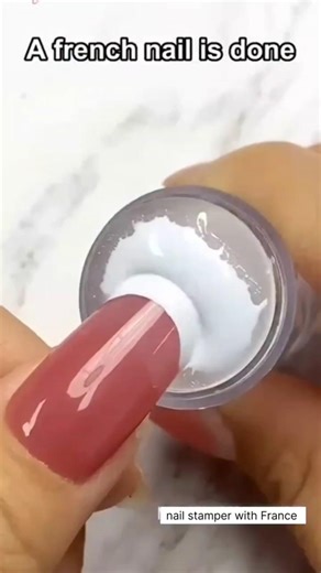 How to use Nail stamp