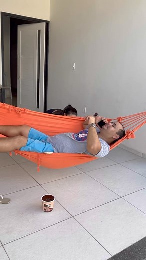 Sem dinheiro sem chocolate é quase ficou sem o celular #FacebookReelsContent #foryoupageシforyou #FacebookReelsContest #reelsviralfb #foryoupageviral #comedy #memes #comedia #funnyvideos | Greiciane de moura Damasceno