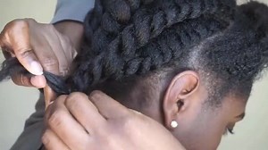 @Nae2Curly demos a simple style using pieces from her Kinky Curly Afro Kinky Curly 16"/220g sets of clip ins. She blended the two textures using perm rods and flat twists! 😍 😍 😍 ➡️ Use code NAE2CURLY to save $$$ at checkout! | KinkyCurlyYaki