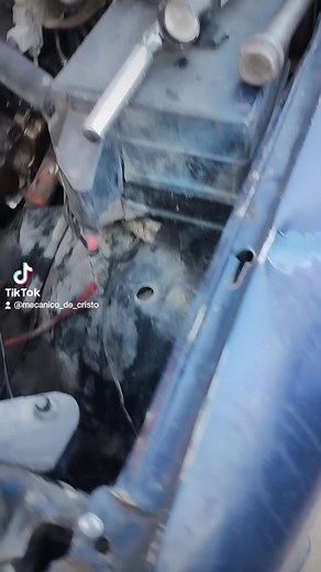 1.5K views · 14 reactions | Chevrolet S-10 2002 intentando sacar el manifull,está roto, porque estuvo rozando con la orquilla y posiblemente porque lo soportes estaban dañados | Técnico mecánico de Cristo. | Facebook