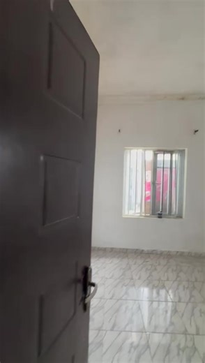 Above is a spacious Room sef Shared kitchen Located in an estate along Badore road Ajah Rent :600k Agreement 100k Caution :100k Agency :100k Service charge:100k Dm for inspection:09070895643 #badoreagents #ajahhouseagents #thomasestate #fyp #lagosisland