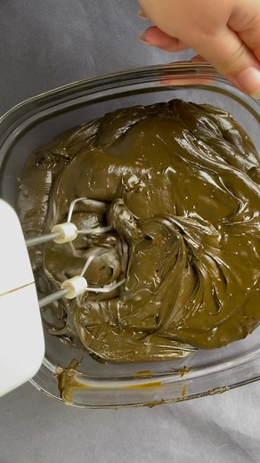 How to Make Glossy Green Slime: Easy Mixing Tutorial