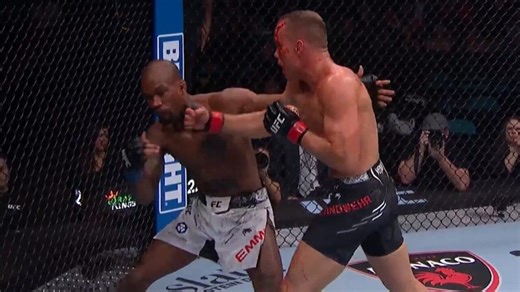 Landwehr knocks out Emmers in first round with huge strikes