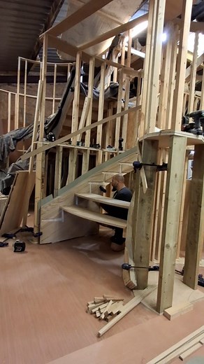 #artjoiner #feldermachines #felder#format4 #handmade#festool #mfk700 #joinery #staircase | Chris Izing