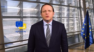 Young People Are the Future! Online Risks Are Exploding | EU Commissioner Várhelyi on Mental Health! “Young people are the future. Yet the world they live in poses unprecedented challenges to their health and well-being — especially online.” In a video message to the High-Level Conference on Mental Health and Inclusiveness in Nicosia (Lefkosia), Cyprus, EU Commissioner for Health and Animal Welfare Olivér Várhelyi warns that protecting children and young people’s mental health has become one of 