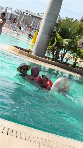 When your dad can’t swim 🫠🤣 @Servatur Hotels & Resorts #holiday #puertorico #sun #swim #daddy