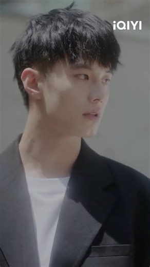 왜 이렇게 차려입었어, 소개팅 가는 거야?😏💼#견면파취현재 #로양양 #하여 #HeYu #卢洋洋 #见面吧就现在