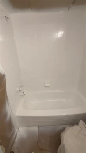 Transform Your Bathtub with Professional Refinishing!