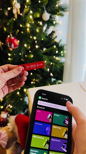 POV: Esti incantata sa ai un breloc cu una din melodiile voastre de la nunta 🥹😍 @in3d.ro #weddingmemories #spotifygift #couplekeepsake #personalizedlove #smallbusiness spotify code keychain wedding song memory personalized gift couple love sentimental keepsake 3d printed anniversary bride joy nostalgia music moment meaningful detail romantic accessory custom design small business support forever song emotional connection Spotify keychain breloc cupluri Valentine’s Day couple goals