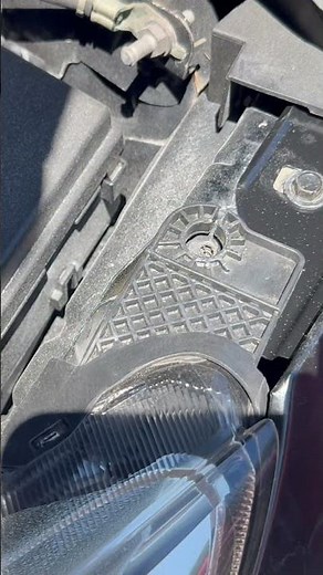 2012-2018 Ford Focus Hatchback Headlight Assembly Replacement ‪@ElmoMotorWorks‬