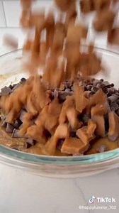 Who remembers this Friends scene? 🍪Finally tried @handletheheat’s Brown Butter Toffee Chocolate Chip Cookie recipe and it did NOT disappoint 🍪👌🏼 #cookies #chocolatechipcookies #easyrecipe #brownedbuttercookies