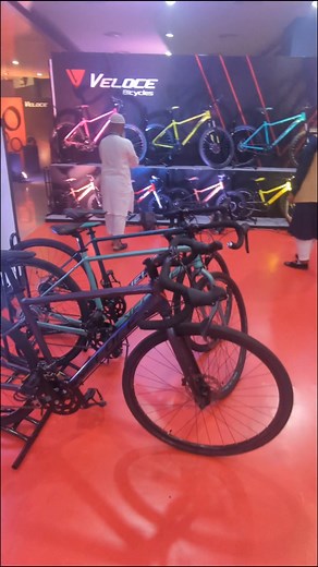 A glimpse of the Veloce dealer conference. As we know yet, all of these models will be available soon 😃 Finally Veloce is back to their form with all kinds of bikes - including Road bike, Gravel , Mtb, commuter etc 🖤 What are your thoughts about these ? Can Veloce regain their market legacy and reform them into the new dynamics ? 🤔 Share your opinion in the comment box | Re Spin