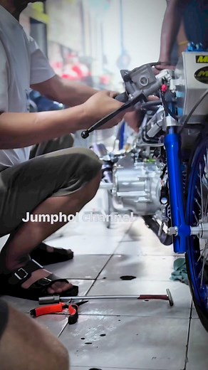 39K views · 994 reactions | Check the sound and start the engine for the first time of the Honda Wave Super Open, nitro fuel, "double exhaust pipe Aun Or Ngoen" / Manoch Service, he needs 8 seconds. #jumphol #channel #Manoch | Jumphol Channel | Facebook