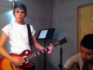Niall Horan From One Direction - Playing "One Thing" By His Guitar