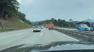 You should not speed in the “fast lane” (which is actually the overtaking or passing lane) because it is illegal and unsafe #plus #highway #speeding #plushighway #fyp | DSF