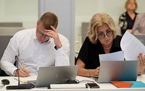 Parlamentārās izmeklēšanas komisija pauž izbrīnu par vājo projekta «Rail Baltica» uzraudzību un plānu