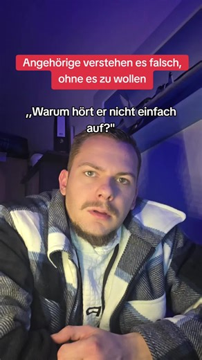 Viele Angehörige fragen sich: „Warum hört er nicht einfach auf?“ Ich war selbst abhängig – und ich weiß heute: Es liegt nicht an fehlendem Willen. Sucht ist kein Entscheidungsproblem, sondern ein Versuch, mit innerem Druck klarzukommen. Druck, Kontrolle und gut gemeinte Vorwürfe machen es oft schwerer – nicht leichter. Dieses Video ist für: 👉 Angehörige, die helfen wollen 👉 Betroffene, die sich schuldig fühlen 👉 Alle, die Sucht endlich verstehen wollen Wenn du dich hier wiedererkennst: Du bis