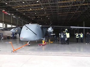 HIGHLY UNUSUALChina is preparing to test its first 7‑ton “Changying‑8” unmanned aircraft, featuring a range of up to 3,000 km and a payload capacity of 3.5 tons.The drone, designed for logistical missions, will conduct its first 30‑minute test flight to evaluate its systems, and is distinguished by loading and unloading times of no more than 15 minutes.