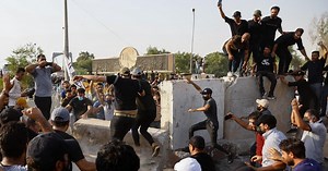 Political infighting in Iraq prompts protests, instability