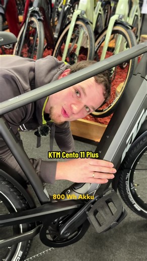 Power trifft Präzision: KTM Cento 11 Plus Di2 🔥 Das KTM Cento 11 Plus überzeugt mit starkem Bosch Performance CX Motor (85 Nm) und großem 800 Wh Akku, für maximale Reichweite und volle Kontrolle 💪🏻 Die elektronische 11-Gang Shimano Di2 Schaltung sorgt für schnelle, präzise Gangwechsel auf jedem Terrain 🚵‍♂️ Komfort, Leistung und modernste Technik - bereit für jede Tour. 🔋🤩 @KTM #ktm #ebike #cento11plus #vorstellung #bertisbikecenter