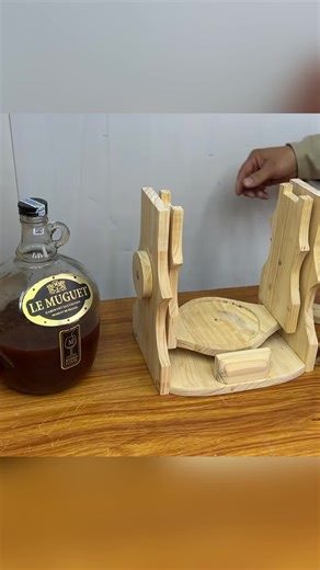 Masterful Woodworking Skills of a 60-Year-Old Carpenter