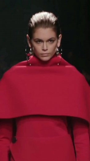 Givenchy | Fall Winter 2020/2021. #givenchy #model #FW20 #FW21 #runway