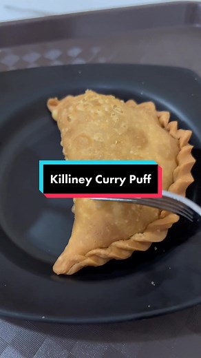 Tasty curry puff shop at Killiney Road. I was having potato curry puff. They also have other malay dishes, eg mee rebus, mee soto, nasi lemak, satay, etc. #sgfoodie #wheretoeat #whattoeat #whattoorder #food #singapore #currypuff #malayfood #killiney #comfortfood #starklypositive #breakfast #tea #teabreak #coffee #visitsingapore #traveltok #travel #halalfood #halalfoodsg