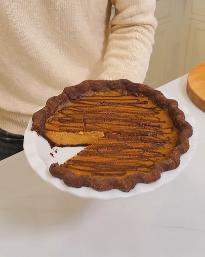 PRINT the recipe: https://www.wyseguide.com/pumpkin-pie-with-chocolate-crust/ If you’re bored of the traditional pumpkin pie, then this chocolate crust version is the one you should make this Thanksgiving! INGREDIENTS For the crust: - 1 1/4 cup all-purpose flour - 1/4 cup Dutch-process cocoa powder - 2 tbsp granulated sugar - 1 tsp kosher salt - 10 tbsp unsalted chilled butter, cubed into 1/2-inch pieces - 1 tsp vanilla extract - 5-6 tbsp ice cold water For the pumpkin filling: - 2 large eggs -