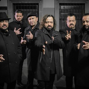 Busco un corazon - Letra - Los Acosta