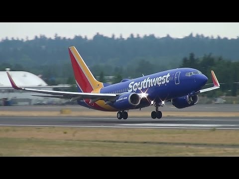 Southwest Airlines N7712G 737-700 Takeoff Portland Airport (PDX)