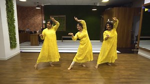 Such a treat to the eyes to watch these beautiful ladies shining bright in yellow. Mother Daughter ❤️ | One Dance