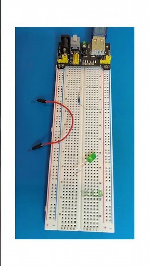 How to use a breadboard - (Basic LED circuit)