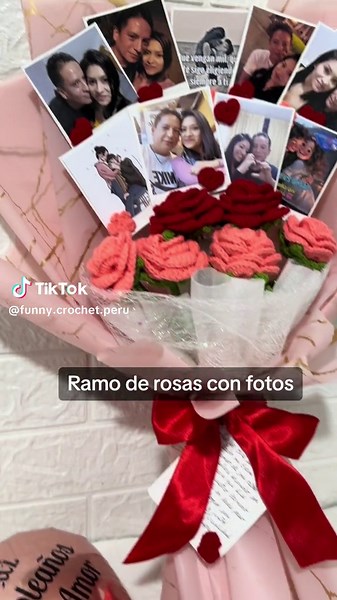 Ramo de rosas a crochet con fotos Un lindo detalle para un cumpleaños #ramofotos #ramoconfotos #ramoderosascrochet #ramoderosaseternas #rosascrochet #floreseternas #crochet #ramospersonalizados