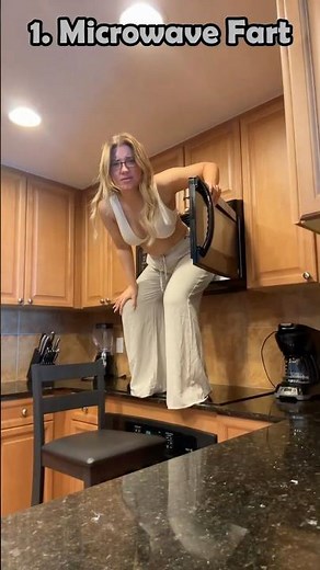 She Farted in the Microwave… That’s Not on the Manual 😂💨