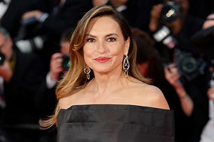 Mariska Hargitay Is a Beauty Chameleon with This Ear-Length, Super-Curly Hairstyle