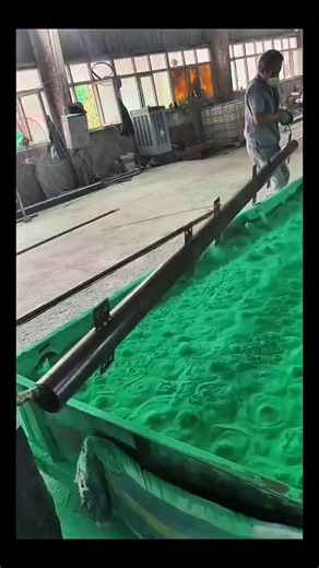 Real Engineerings | Engineering & Technology & Gadgets & DIY on Instagram: "Fluidized Bed Dipping: The Magic of Powder Coating! 🟢🔥 ​Witness the incredibly satisfying process of Fluidized Bed Powder Coating! At first glance, it looks like the metal pipe is being dipped into a tank of green liquid paint, but that creates a perfect engineering illusion. The tank is actually filled with dry, solid powder! ​The Science of Fluidization This process relies on a clever manipulation of airflow to chang