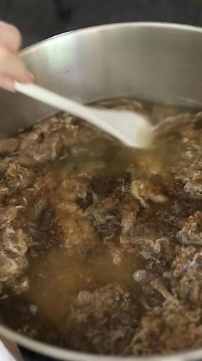 Scouring wool serves two purposes： to remove lanolin and dirt. Fleeces like Sol’ #story #reelusa #trend #combing #sheep #reels #viralvideo #diy #foryou #shearing #lifeexperience #trending #spinning #farm #scouring #SundayMotivation #facebookreels #fypシ #teaching | Amelia Turner | Facebook