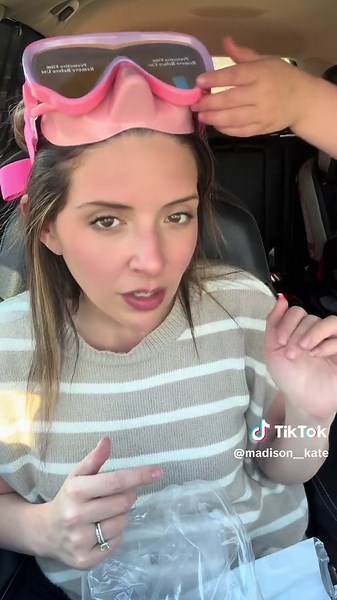 Because let’s be honest, how many times have you been to the pool and your kid not wanting goggles? #kidsgoggles #goggles #pooltoys