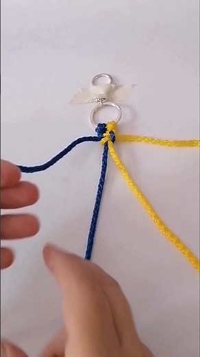 TUTORIAL 👆Cómo hacer un Llavero con hilo en nudo macramé
