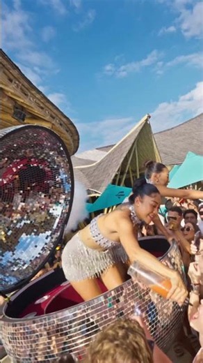 Is Queuing at FINNS Beach Club Worth It? 👀