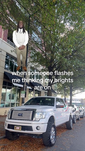 liam (@liamdavisson)’s video of bright flashlight