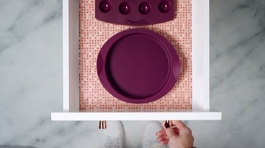 Ce nouveau Moule à molly cake vous permet de cuire vos gâteaux au micro-ondes à vitesse éclair ⚡️ Il ne vous reste plus qu'à les empiler pour créer des desserts ou des plats de folie sur plusieurs étages 🍰 Demandez à nos Animateurs/trices : ils l'ont déjà testé et approuvé 🤩 | Tupperware France Officiel