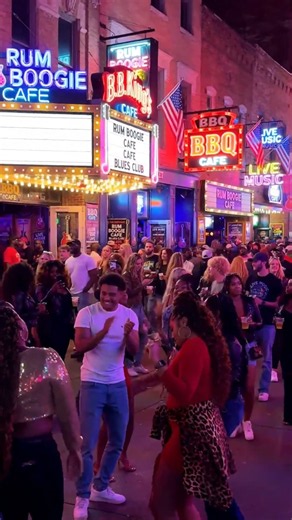 Memphis Blues Will Shake Your Soul! 🤯 #Memphis #BealeStreet #Tennessee #TheUSAInsider