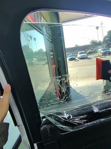 This is how pros tint car windows