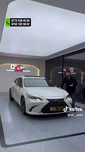 Lexus ES 300h 2022: Hybrid Elegance