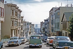 Curious Coincidence: Photo Shows Same Time and Place as Frame from Hitchcock's 'Vertigo'
