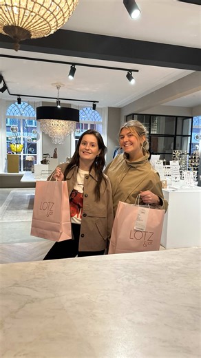 ✨”ik kom alleen even kijken”✨ en toch gebeurt er altijd het zelfde als je gezellig binnenwandelt bij ons in de boutique💕 #imnotbuyingimjustlooking #new #lotz #lotzlot