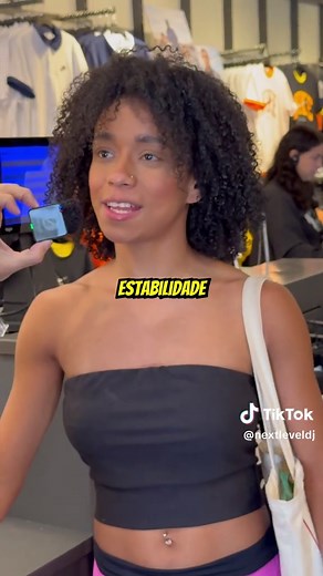 Não Fale no Microfone e Eu Compro!