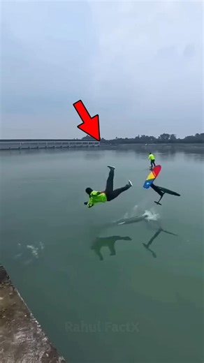 First Time Surfing🤔| This Is Why People Fall Again and Again 😨 | #viral #shorts #trending