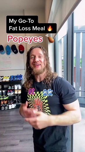 My go-to fat loss meal from popeyes to stay on track with your nutrion goals 🙏 #popeyes #fatlossmeals #fitnesstips